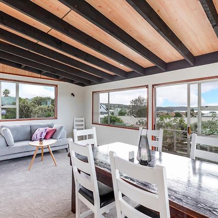 Couches, Bar Table & Kawau View Villa Snells Beach Exterior photo