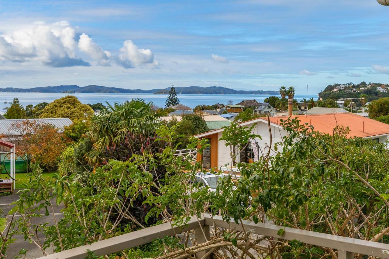 Couches, Bar Table & Kawau View Villa Snells Beach Exterior photo