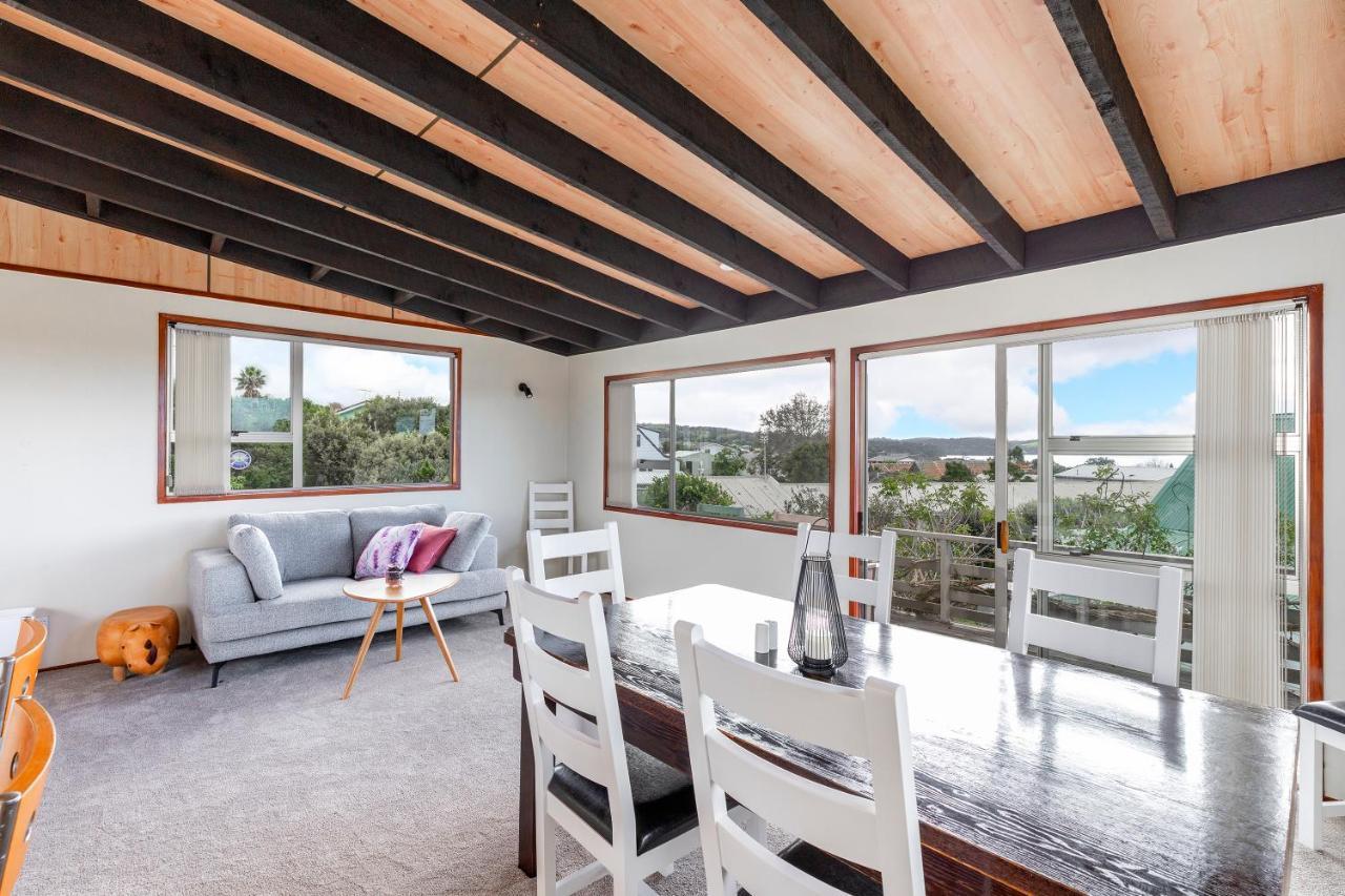 Couches, Bar Table & Kawau View Villa Snells Beach Exterior photo
